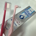 ワイヤー矯正デメリット　矯正期間 お手入れしにくい　装置が目立つ