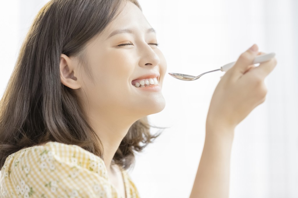 出っ歯　矯正　メリット 食事　噛める　見た目 フェイスラインスッキリ