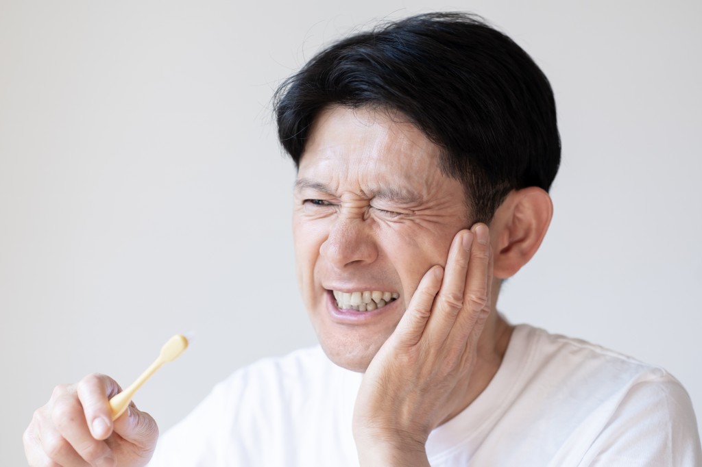 矯正中に歯がしみるのはなぜか　矯正中に歯がしみることはあるのか